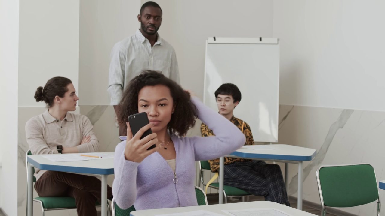Celular em Sala de Aula — Sala de aula